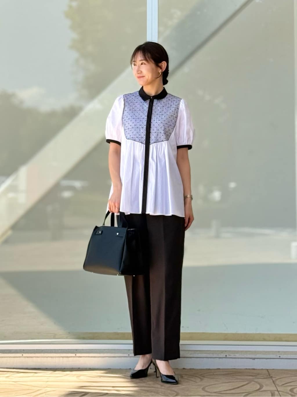 【NAVY】エンブロイダリーショートスリーブブラウス - ウォッシャブル - エンブロイダリーショートスリーブブラウス ― ウォッシャブル ―