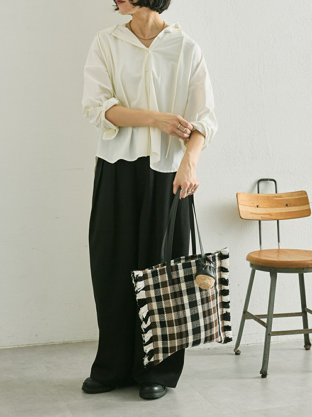 ear PAPILLONNERの【Jhuri Shate (ジュリシャテ)】ラグトートバッグを使ったコーディネートを紹介します。｜Rakuten Fashion(楽天ファッション／旧楽天ブランドアベニュー)7041658
