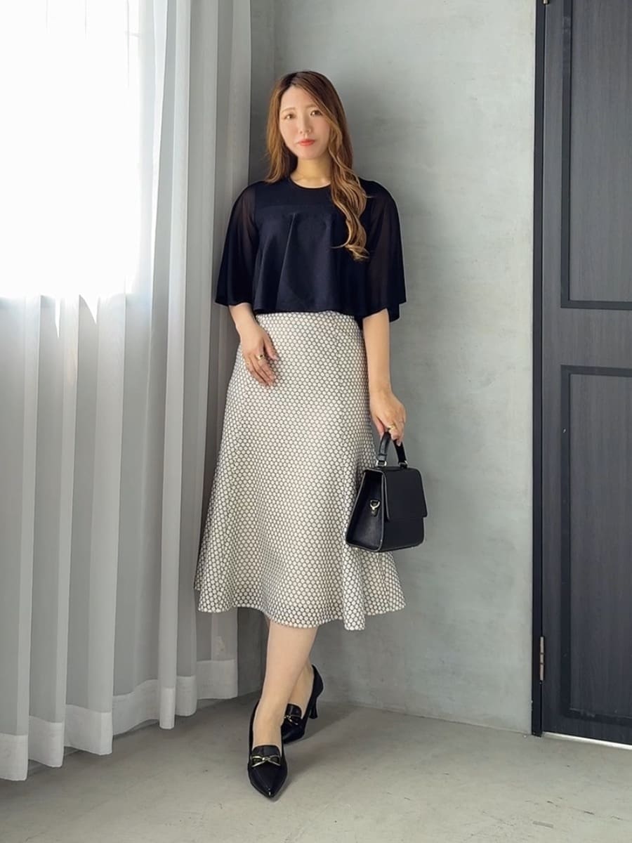 Viaggio Bluのラッフルニットを使ったコーディネートを紹介します。｜Rakuten Fashion(楽天ファッション／旧楽天ブランドアベニュー)7041844