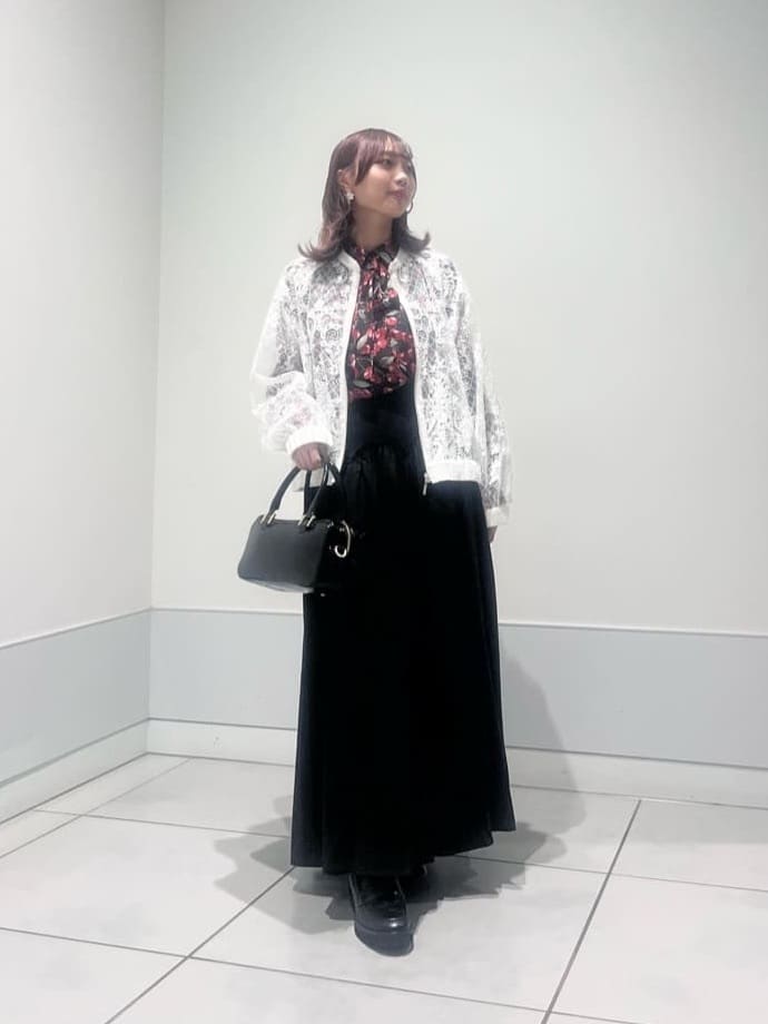 allurevilleのWEB限定【LOULOU WILLOUGHBY】LISAチェリープリント ボウタイブラウスを使ったコーディネートを紹介します。｜Rakuten Fashion(楽天ファッション／旧楽天ブランドアベニュー)7042840