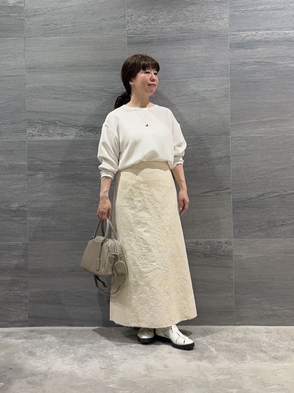 GALLARDAGALANTEのバックスリットブラウスTeeを使ったコーディネートを紹介します。｜Rakuten Fashion(楽天ファッション／旧楽天ブランドアベニュー)7043656