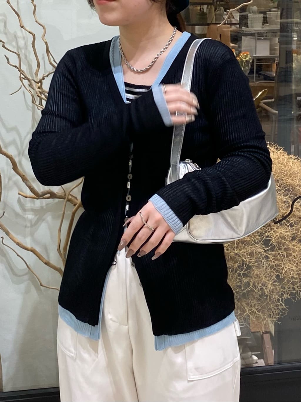 ear PAPILLONNERの《本革/超軽量280g/全骨格◎》ミニスワローマチショルダーバッグを使ったコーディネートを紹介します。｜Rakuten Fashion(楽天ファッション／旧楽天ブランドアベニュー)7044632