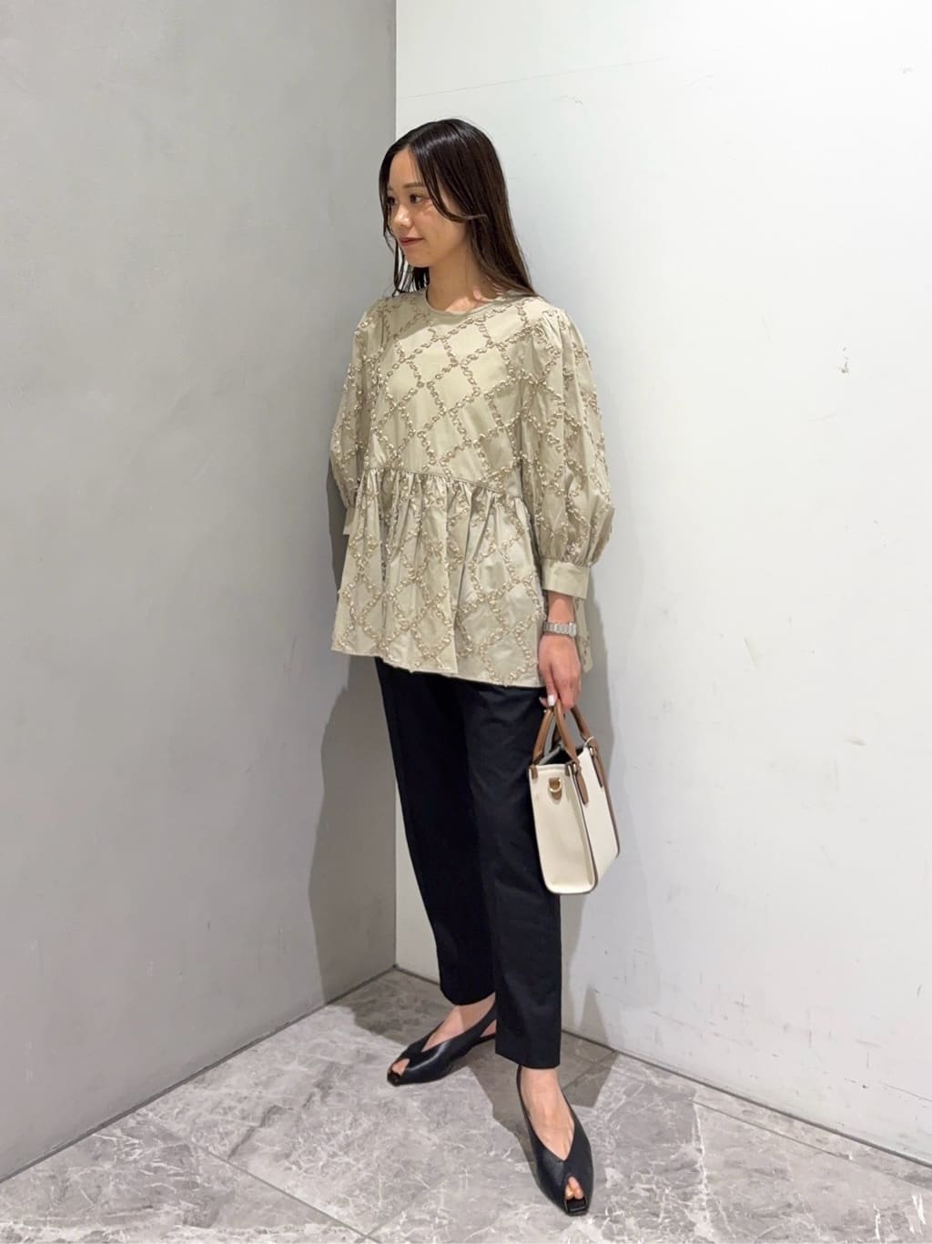 UNITED ARROWS | エンブロイダリー フリル トップス | Rakuten Fashion