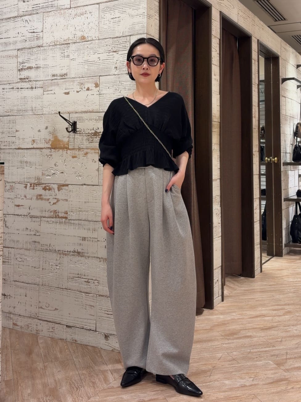 CAPRICIEUX LE'MAGE | ウエストマークVネックブラウス | Rakuten