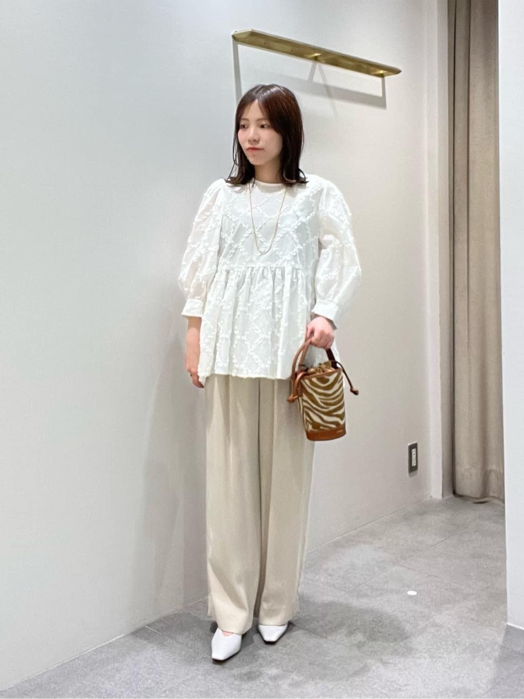 UNITED ARROWS | エンブロイダリー フリル トップス | Rakuten Fashion