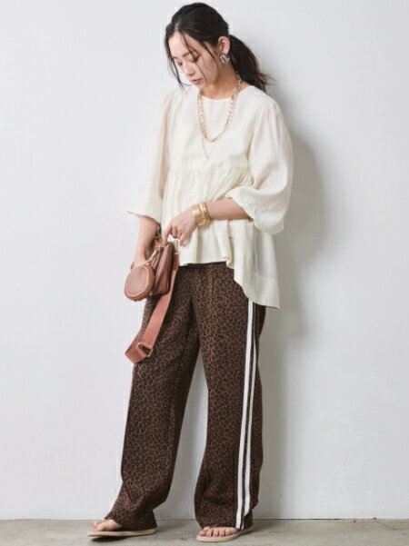 CHIC STYLEのシアーギャザーブラウス<大きいサイズ有>シックスタイルを使ったコーディネートを紹介します。｜Rakuten Fashion(楽天ファッション／旧楽天ブランドアベニュー)7052978