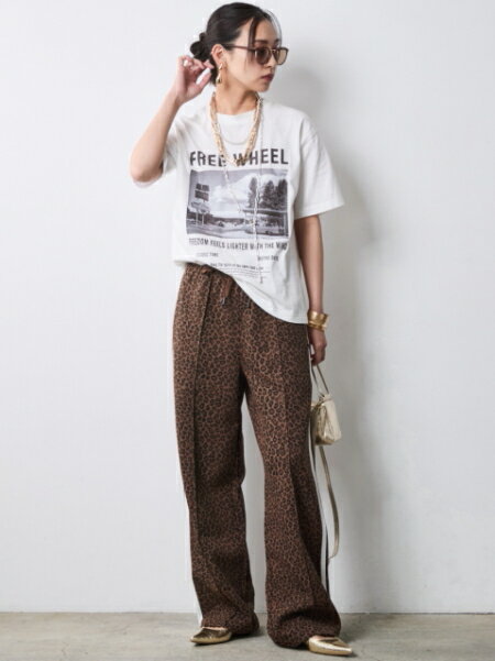 CHIC STYLEの綿100%ピグメント染プリントTシャツ<大きいサイズ有>シックスタイルを使ったコーディネートを紹介します。｜Rakuten Fashion(楽天ファッション／旧楽天ブランドアベニュー)7053013