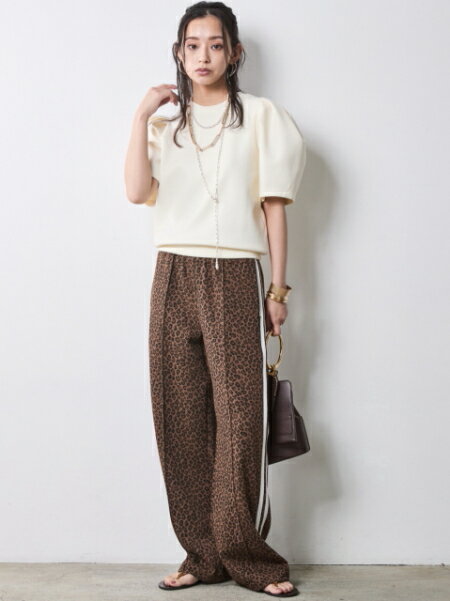 CHIC STYLEのダンボールカットソーパフスリーブプルオーバー<大きいサイズ有>シックスタイルを使ったコーディネートを紹介します。｜Rakuten Fashion(楽天ファッション／旧楽天ブランドアベニュー)7053022