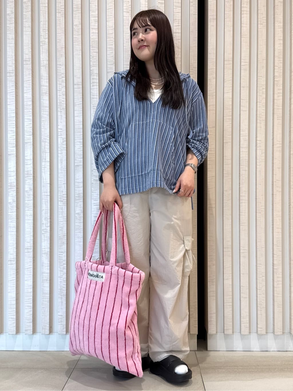 FREAK’S STOREの【Beach & Festival】パイル フード付き スキッパープルオーバーを使ったコーディネートを紹介します。｜Rakuten Fashion(楽天ファッション／旧楽天ブランドアベニュー)7054675