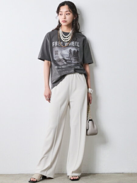 CHIC STYLEの綿100%ピグメント染プリントTシャツ<大きいサイズ有>シックスタイルを使ったコーディネートを紹介します。｜Rakuten Fashion(楽天ファッション／旧楽天ブランドアベニュー)7055594
