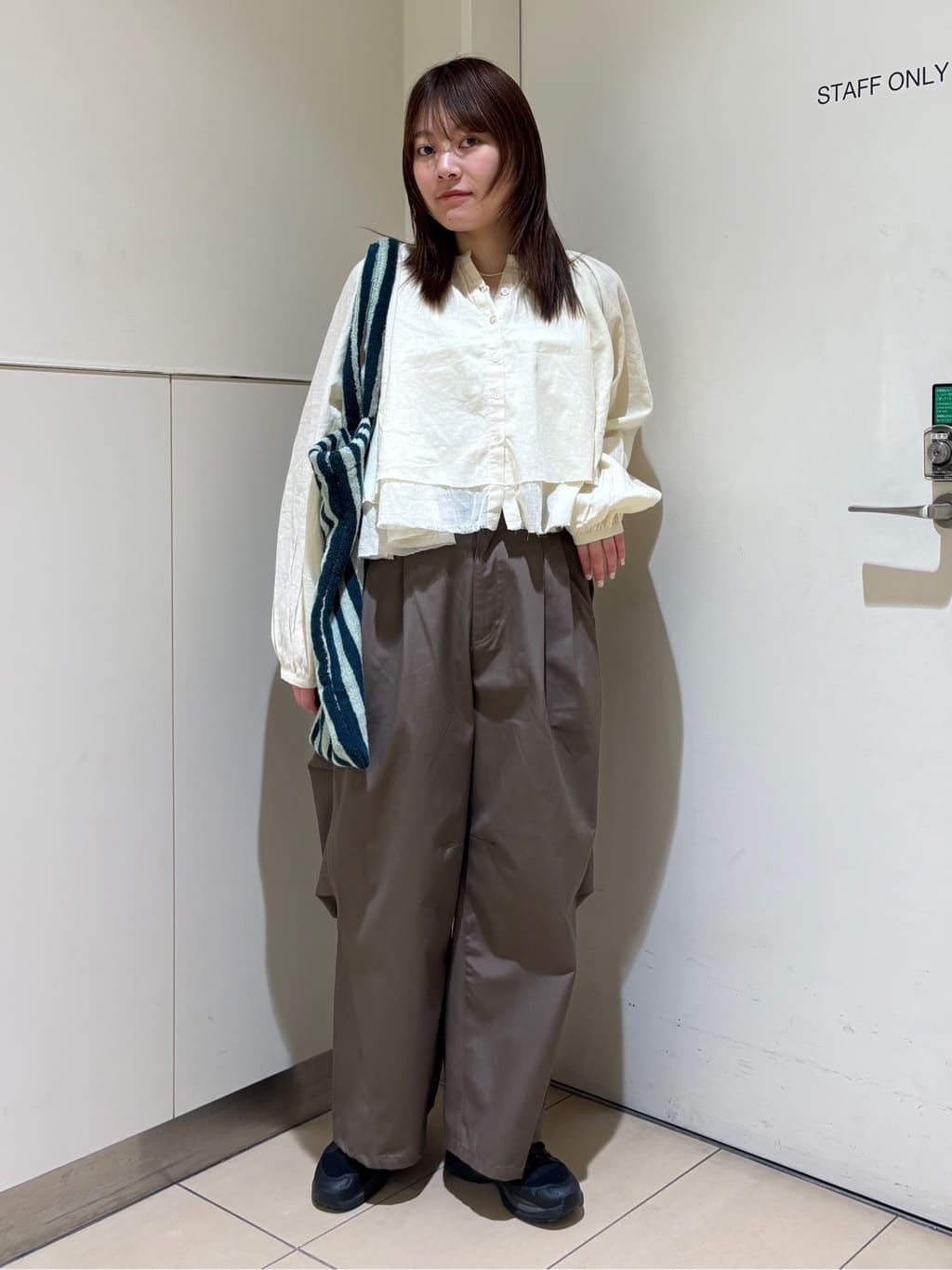 FREAK’S STOREのインド レイヤード ショートシャツ /コットンブラウス 全4色を使ったコーディネートを紹介します。｜Rakuten Fashion(楽天ファッション／旧楽天ブランドアベニュー)7056903
