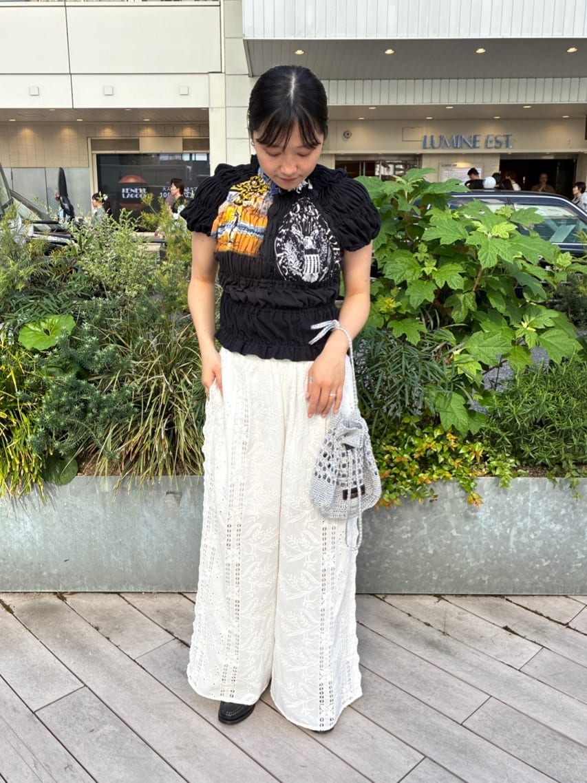 FREAK’S STOREのカットワーク 刺繍 イージーパンツを使ったコーディネートを紹介します。｜Rakuten Fashion(楽天ファッション／旧楽天ブランドアベニュー)7061002