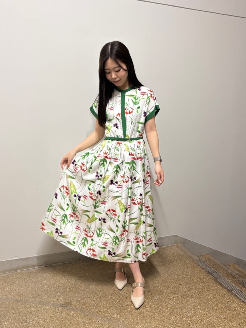 Viaggio Bluの【KEITA KAWASAKI * Viaggio Bluコラボ】リリープリントワンピースを使ったコーディネートを紹介します。｜Rakuten Fashion(楽天ファッション／旧楽天ブランドアベニュー)7062272