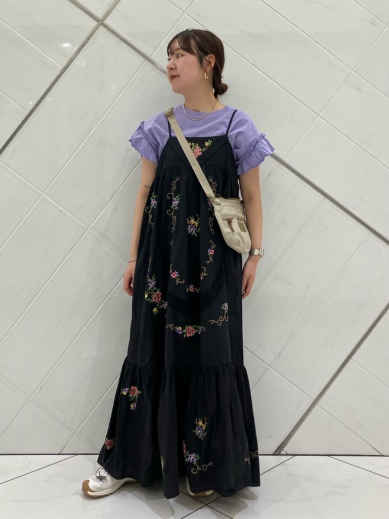 FREAK’S STOREの別注 ピグメントフリルTシャツを使ったコーディネートを紹介します。｜Rakuten Fashion(楽天ファッション／旧楽天ブランドアベニュー)7062340