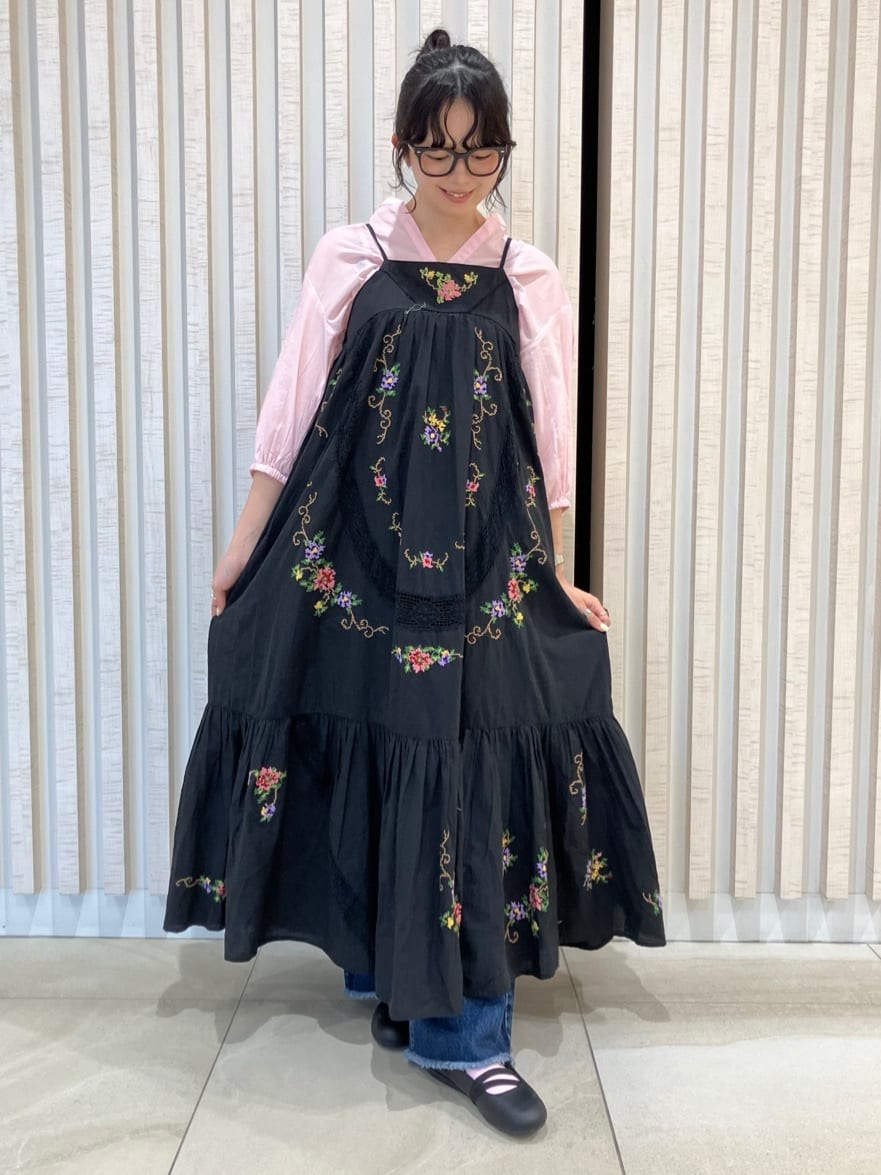 FREAK’S STOREのインド フラワー クロス刺繍 レース キャミドレスを使ったコーディネートを紹介します。｜Rakuten Fashion(楽天ファッション／旧楽天ブランドアベニュー)7063079