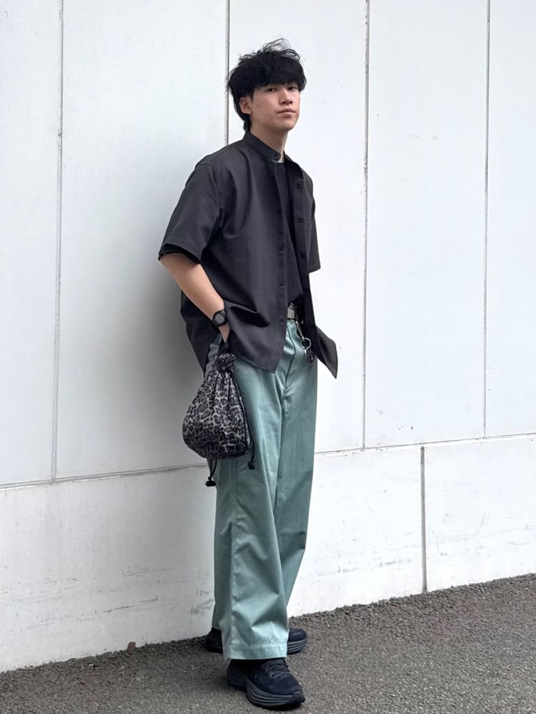 FREAK’S STOREの速乾素材 リラックスフィット バンドカラーシャツ ショートスリーブ  リネン風を使ったコーディネートを紹介します。｜Rakuten Fashion(楽天ファッション／旧楽天ブランドアベニュー)7064911