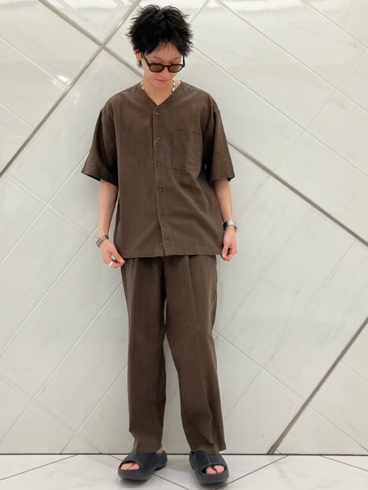 FREAK’S STOREのLINEN COTTON EASY SLACKSを使ったコーディネートを紹介します。｜Rakuten Fashion(楽天ファッション／旧楽天ブランドアベニュー)7066362