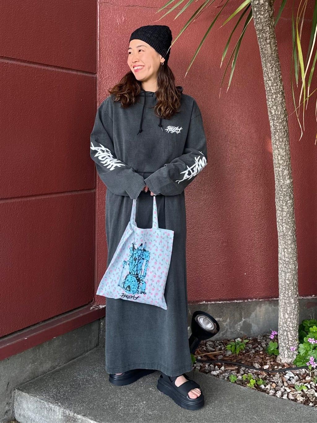 FREAK’S STOREのSUPER FINE DRY DAMAGE L/S HOODED DRESS(CIRCULATION)を使ったコーディネートを紹介します。｜Rakuten Fashion(楽天ファッション／旧楽天ブランドアベニュー)7067095