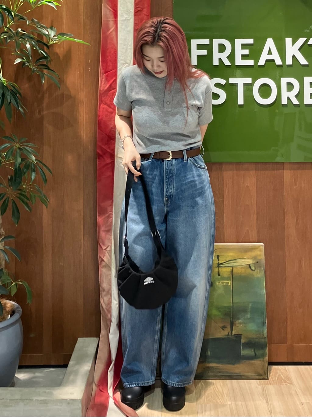 FREAK’S STOREのEssential タイトフィット S/S ヘンリーネックTシャツを使ったコーディネートを紹介します。｜Rakuten Fashion(楽天ファッション／旧楽天ブランドアベニュー)7067257