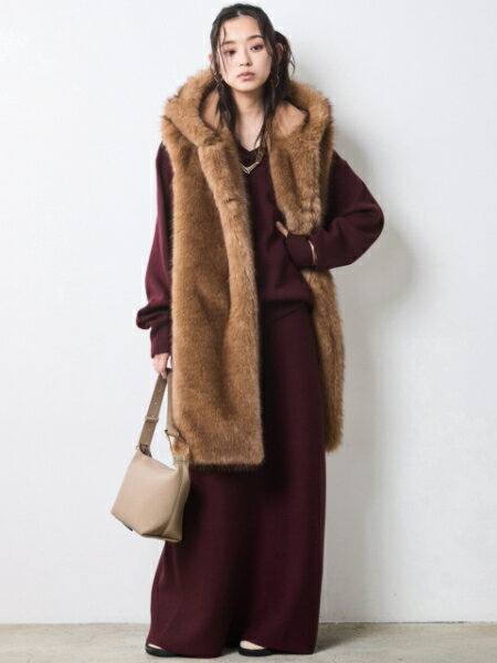 CHIC STYLEのフェイクファーフーディマフラー<大きいサイズ有>シックスタイルを使ったコーディネートを紹介します。｜Rakuten Fashion(楽天ファッション／旧楽天ブランドアベニュー)7068902
