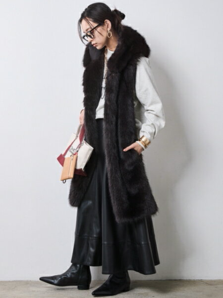 CHIC STYLEの綿100%裏起毛ロゴプリントスウェット<大きいサイズ有>シックスタイルを使ったコーディネートを紹介します。｜Rakuten Fashion(楽天ファッション／旧楽天ブランドアベニュー)7068857