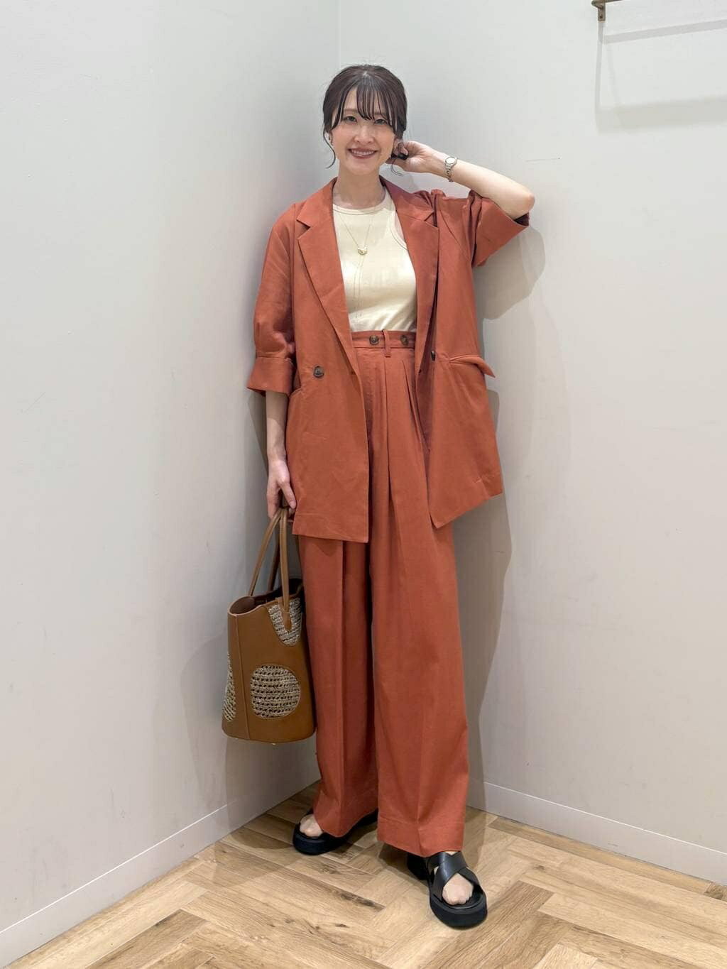 mysty womanのボリュームスリーブテーラージャケットを使ったコーディネートを紹介します。｜Rakuten Fashion(楽天ファッション／旧楽天ブランドアベニュー)7069019