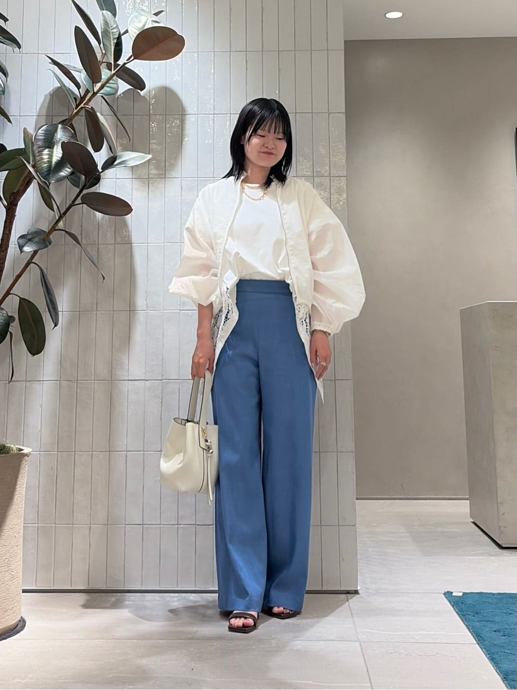 allurevilleのレースドッキングロングTシャツを使ったコーディネートを紹介します。｜Rakuten Fashion(楽天ファッション／旧楽天ブランドアベニュー)7070292