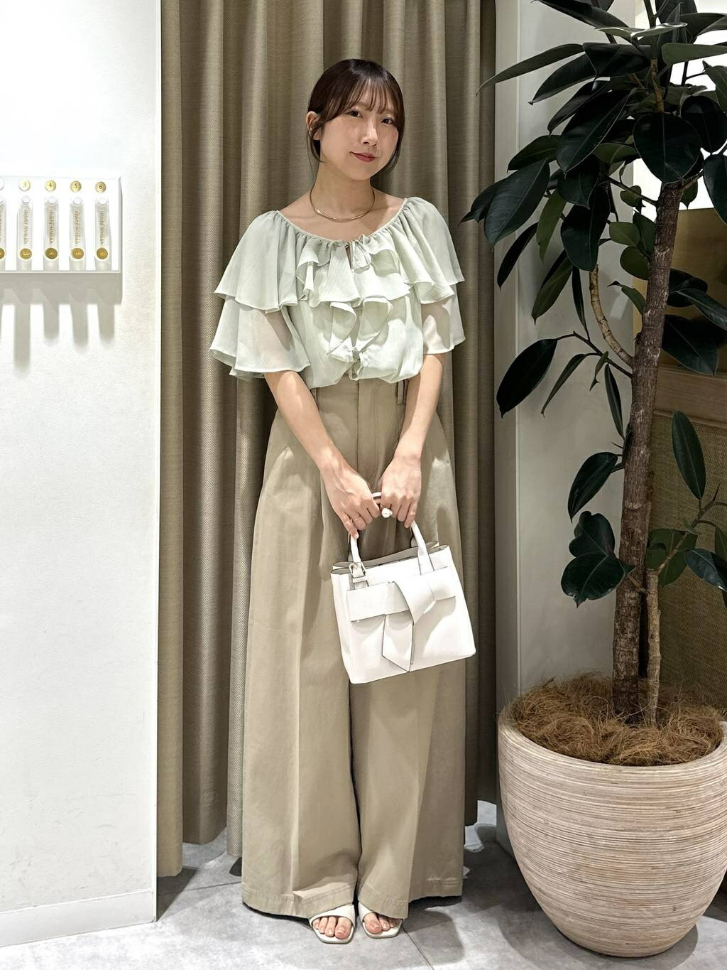 mysty womanのフロントリボン楊柳フリルブラウスを使ったコーディネートを紹介します。｜Rakuten Fashion(楽天ファッション／旧楽天ブランドアベニュー)7071849