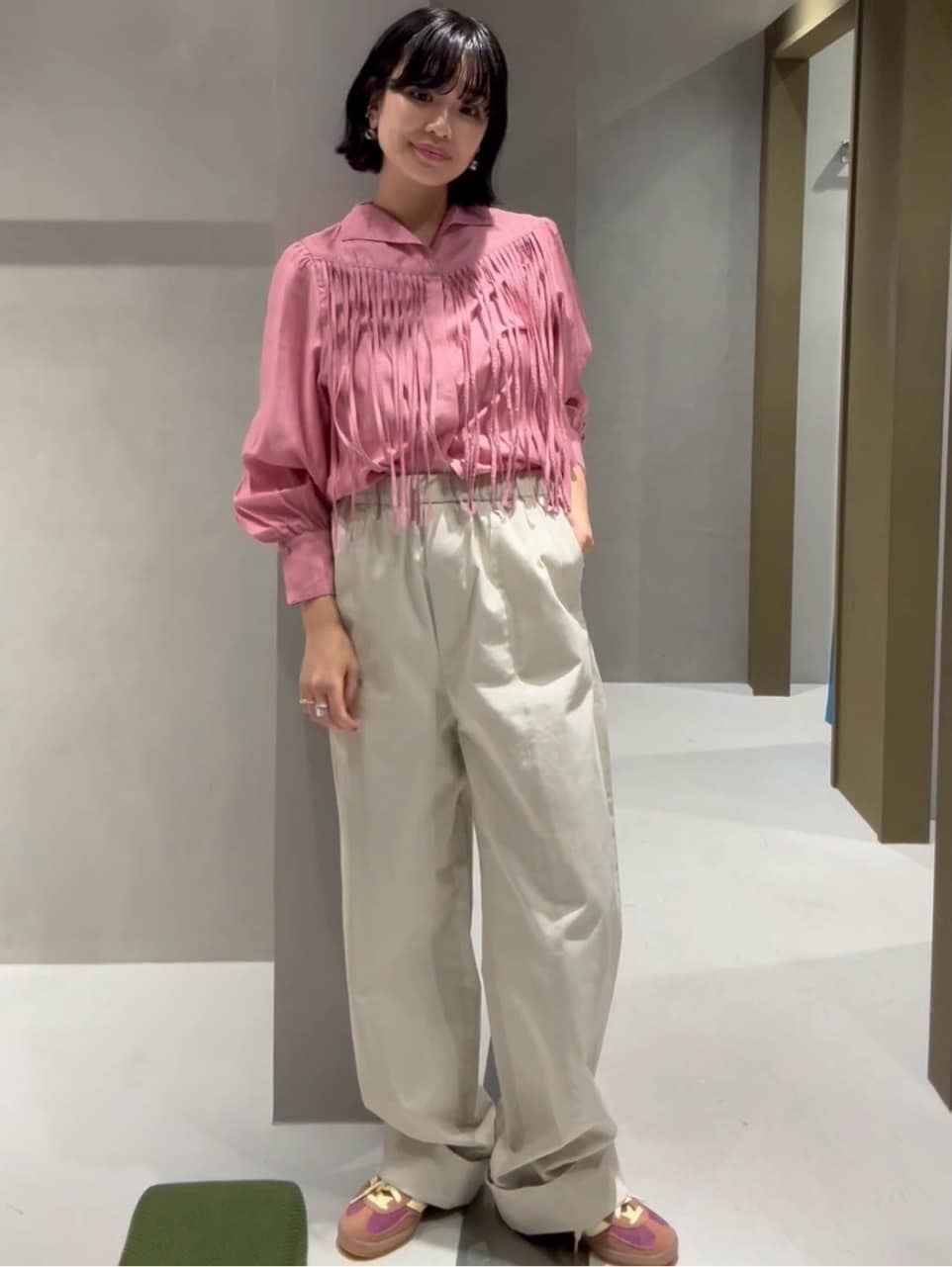 HeRIN.CYEのCocoon cuff pantsを使ったコーディネートを紹介します。｜Rakuten Fashion(楽天ファッション／旧楽天ブランドアベニュー)7072245