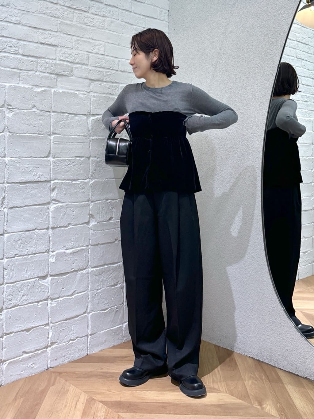 HeRIN.CYEのvelour bare topを使ったコーディネートを紹介します。｜Rakuten Fashion(楽天ファッション／旧楽天ブランドアベニュー)7072303