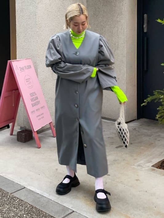HeRIN.CYEのBalloon sleeve dress coatを使ったコーディネートを紹介します。｜Rakuten Fashion(楽天ファッション／旧楽天ブランドアベニュー)7072333