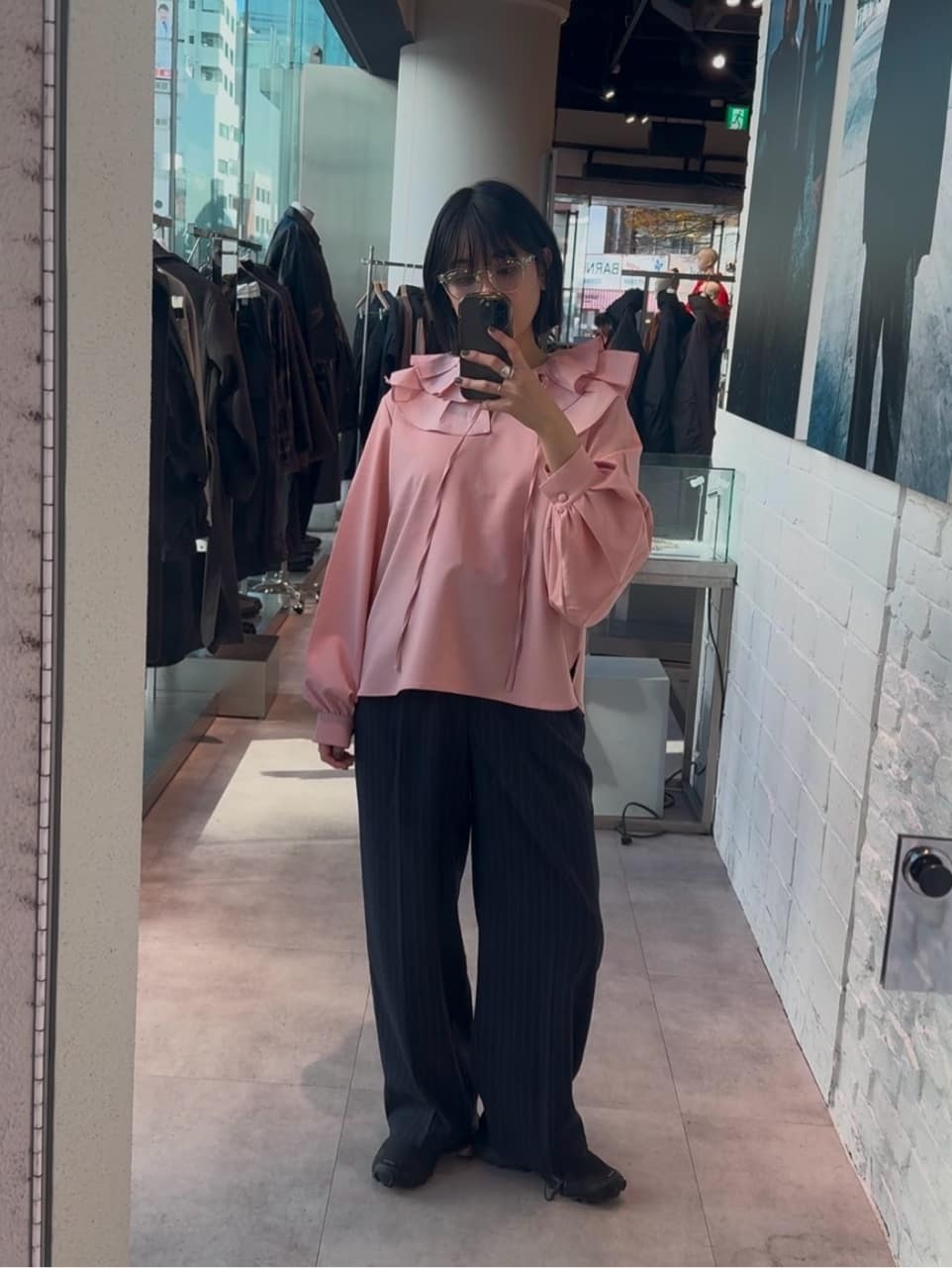 HeRIN.CYEのCenter press pantsを使ったコーディネートを紹介します。｜Rakuten Fashion(楽天ファッション／旧楽天ブランドアベニュー)7072105