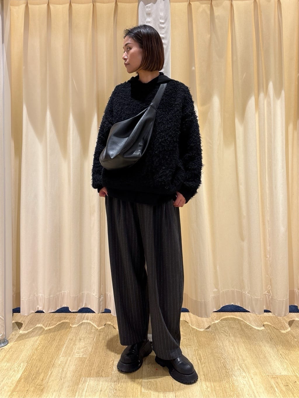 HeRIN.CYEの2 tuck loose pantsを使ったコーディネートを紹介します。｜Rakuten Fashion(楽天ファッション／旧楽天ブランドアベニュー)7072423