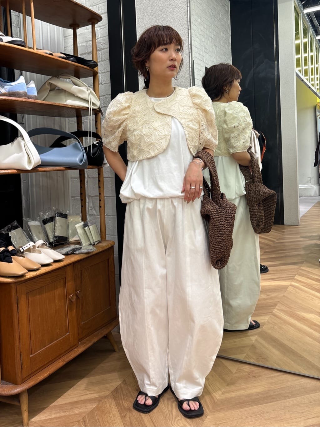 HeRIN.CYEのBalloon hem cut topsを使ったコーディネートを紹介します。｜Rakuten Fashion(楽天ファッション／旧楽天ブランドアベニュー)7072465