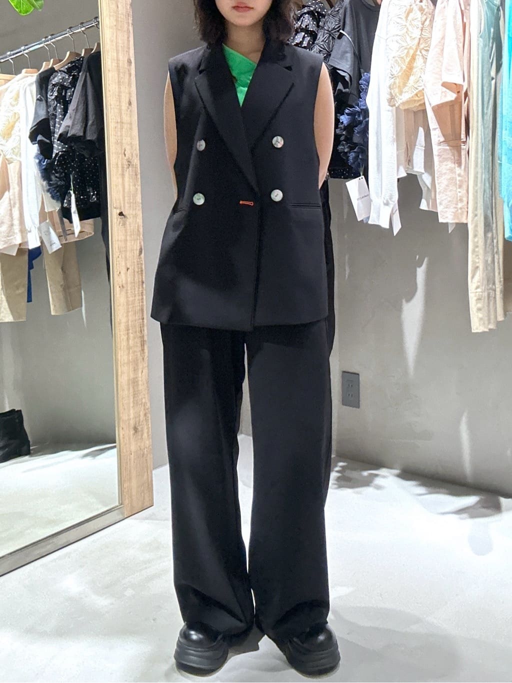 HeRIN.CYEのSide open giletを使ったコーディネートを紹介します。｜Rakuten Fashion(楽天ファッション／旧楽天ブランドアベニュー)7072456