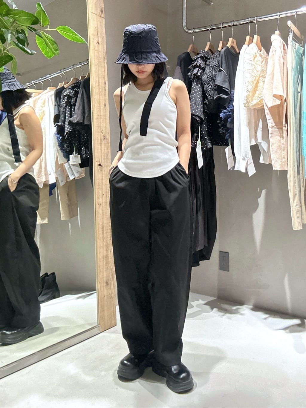 HeRIN.CYEのH tank topを使ったコーディネートを紹介します。｜Rakuten Fashion(楽天ファッション／旧楽天ブランドアベニュー)7072459