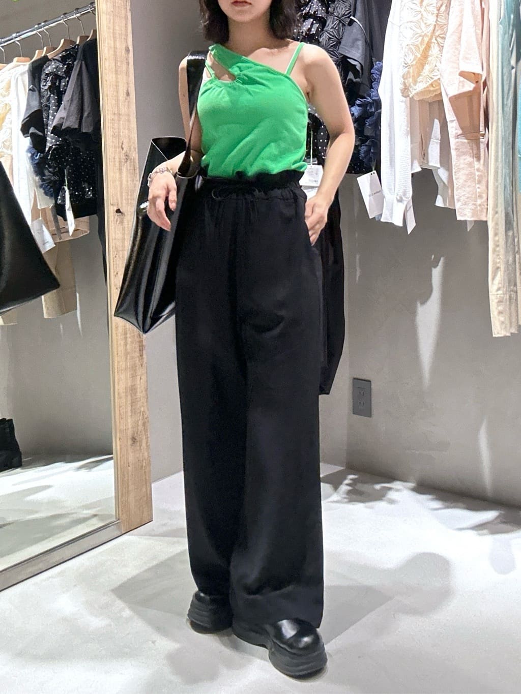 HeRIN.CYEのSwitching pantsを使ったコーディネートを紹介します。｜Rakuten Fashion(楽天ファッション／旧楽天ブランドアベニュー)7072482