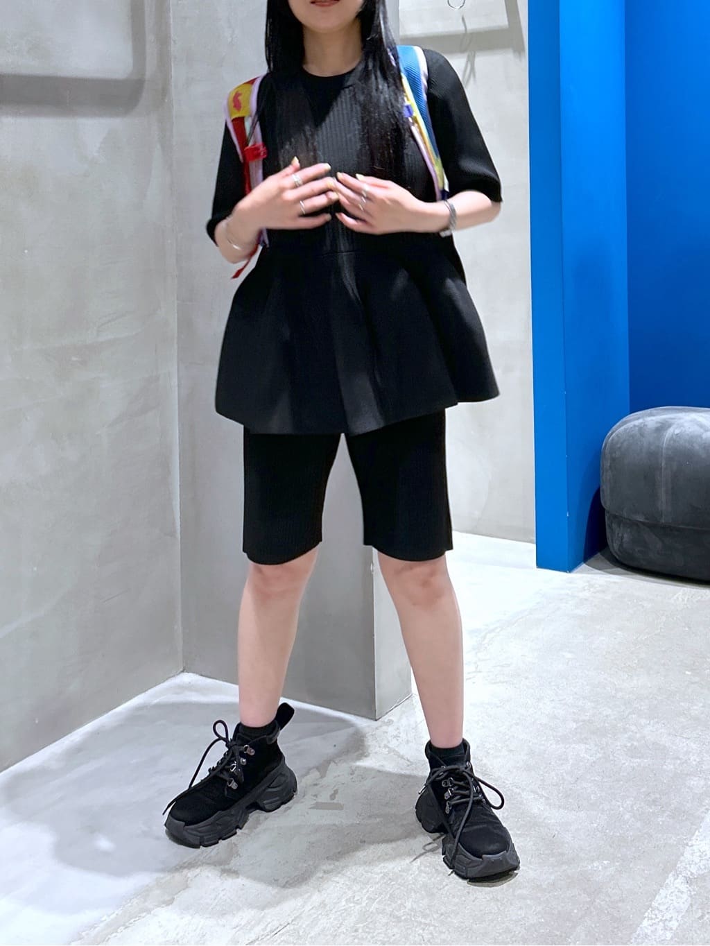 HeRIN.CYEのFlare hem knit topsを使ったコーディネートを紹介します。｜Rakuten Fashion(楽天ファッション／旧楽天ブランドアベニュー)7072488
