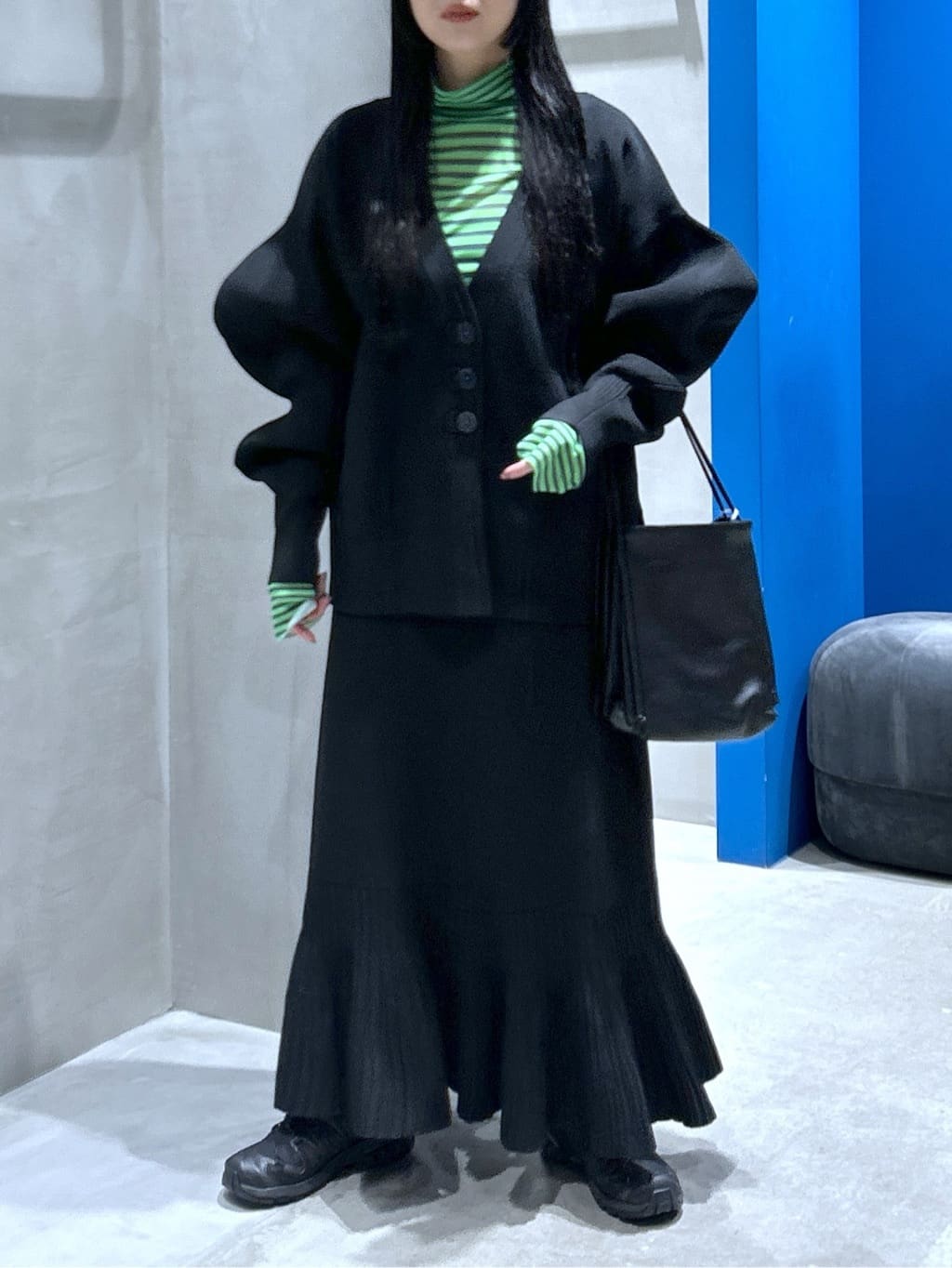 HeRIN.CYEのPleated hem knit skirtを使ったコーディネートを紹介します。｜Rakuten Fashion(楽天ファッション／旧楽天ブランドアベニュー)7072498