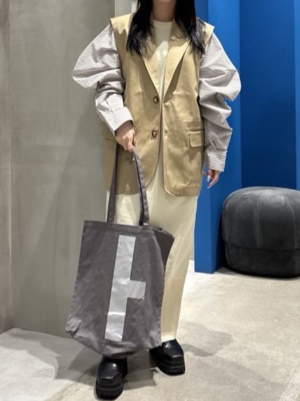 HeRIN.CYEのBig tote bagを使ったコーディネートを紹介します。｜Rakuten Fashion(楽天ファッション／旧楽天ブランドアベニュー)7073107