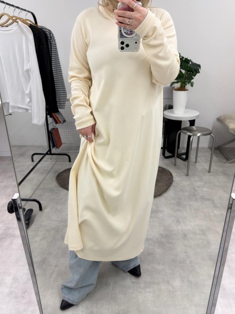 HeRIN.CYEのBack open cut dressを使ったコーディネートを紹介します。｜Rakuten Fashion(楽天ファッション／旧楽天ブランドアベニュー)7074006