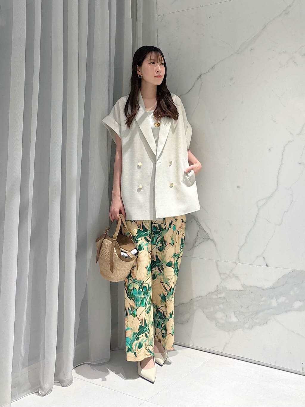allurevilleのボタニカルプリントパンツを使ったコーディネートを紹介します。｜Rakuten Fashion(楽天ファッション／旧楽天ブランドアベニュー)7074493