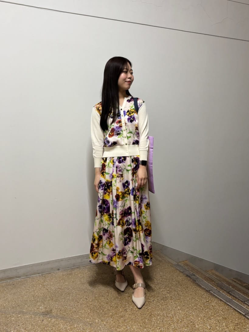 Viaggio Bluの【KEITA KAWASAKI * Viaggio Bluコラボ】パンジープリントカーディガンを使ったコーディネートを紹介します。｜Rakuten Fashion(楽天ファッション／旧楽天ブランドアベニュー)7076078