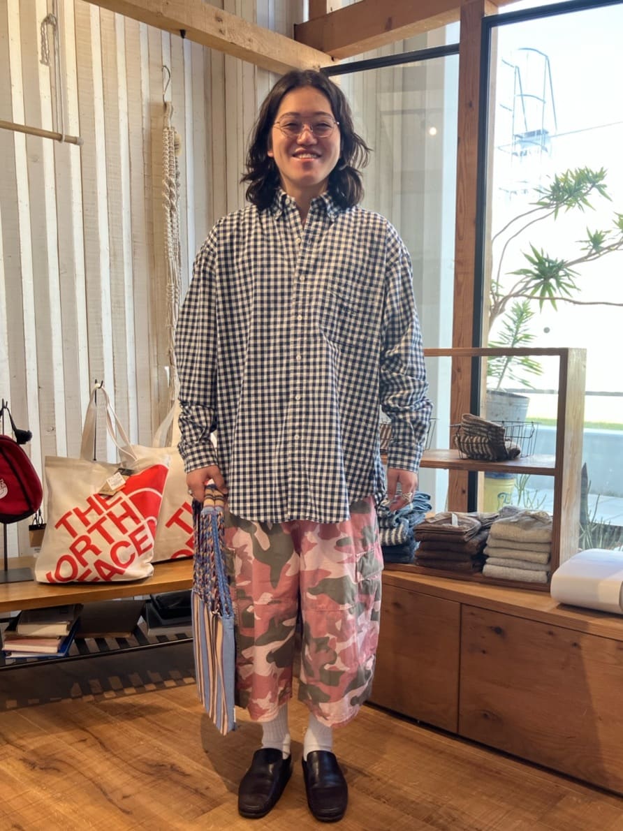 FREAK’S STOREのワンウォッシュ ギンガムチェック ロングスリーブ BDシャツを使ったコーディネートを紹介します。｜Rakuten Fashion(楽天ファッション／旧楽天ブランドアベニュー)7076312