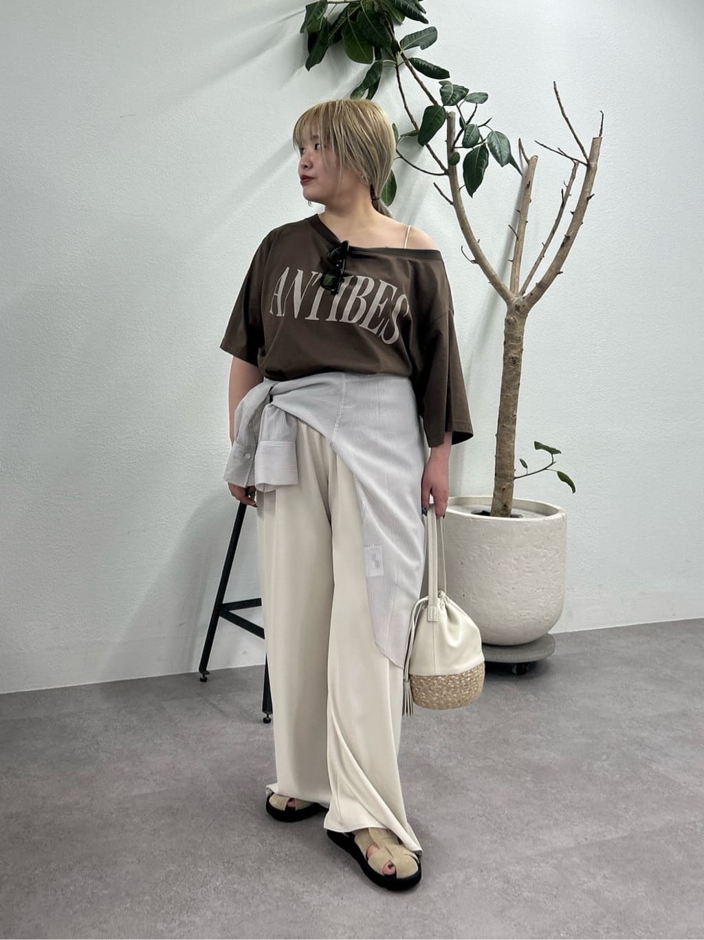 GALLARDAGALANTEのオフショルロゴカットソーを使ったコーディネートを紹介します。｜Rakuten Fashion(楽天ファッション／旧楽天ブランドアベニュー)7078398
