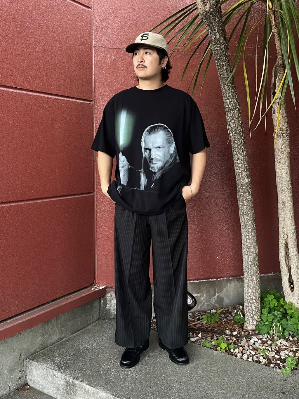 FREAK’S STOREのC.B.C by COOPERSTOWN BALL CAP × FREAK'S STORE 別注 フェルト ロゴ ツイルキャップ 26AWを使ったコーディネートを紹介します。｜Rakuten Fashion(楽天ファッション／旧楽天ブランドアベニュー)7079500
