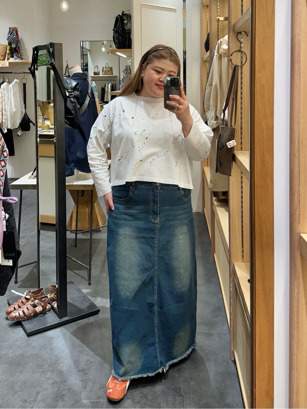 ear PAPILLONNERのペイントTシャツ【SUM1 STYLE×MONT KEMMEL】を使ったコーディネートを紹介します。｜Rakuten Fashion(楽天ファッション／旧楽天ブランドアベニュー)7079678