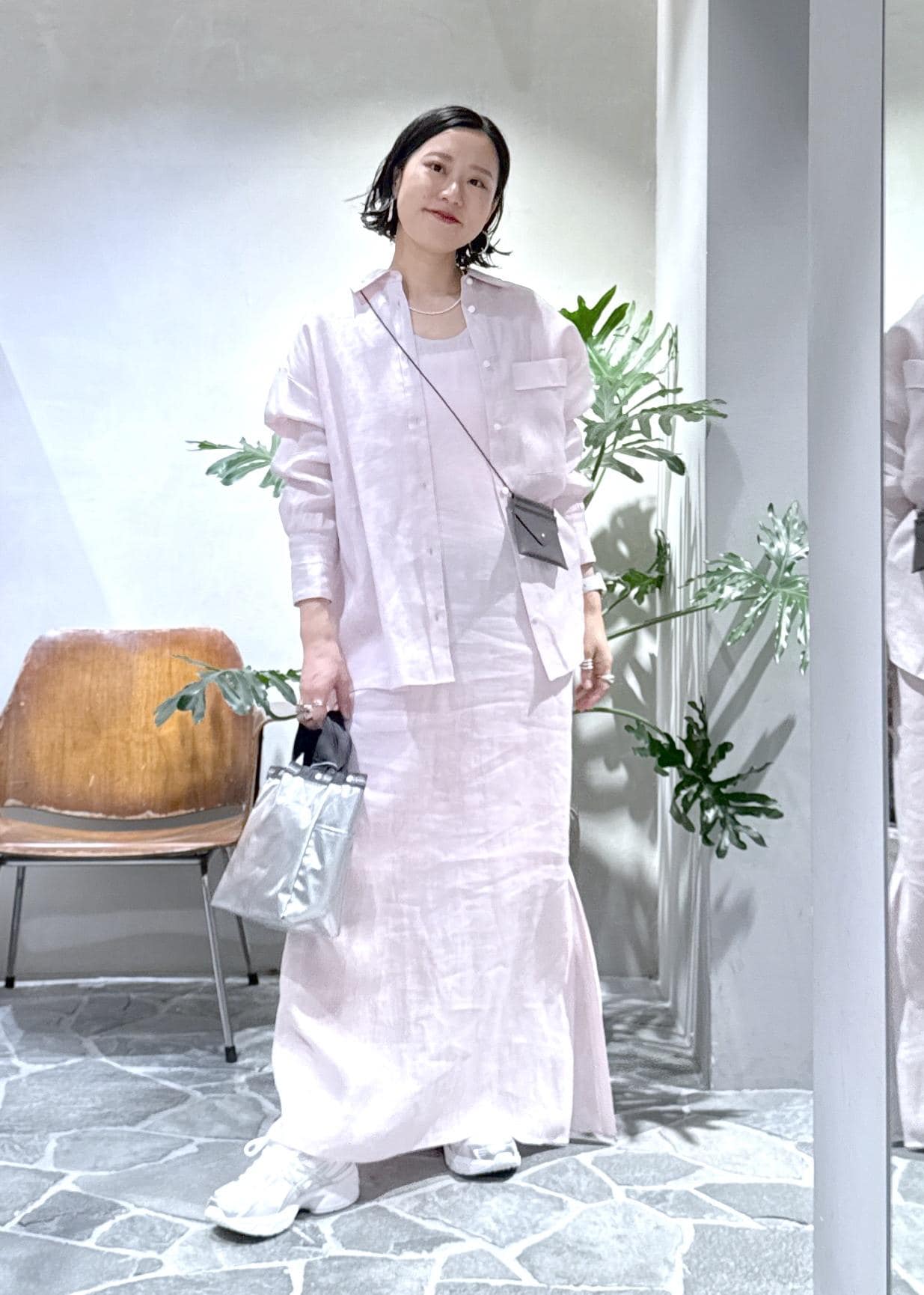 ADAM ET ROPE'のリネンオーバーシャツ / GENTLE LINENを使ったコーディネートを紹介します。｜Rakuten Fashion(楽天ファッション／旧楽天ブランドアベニュー)7106391