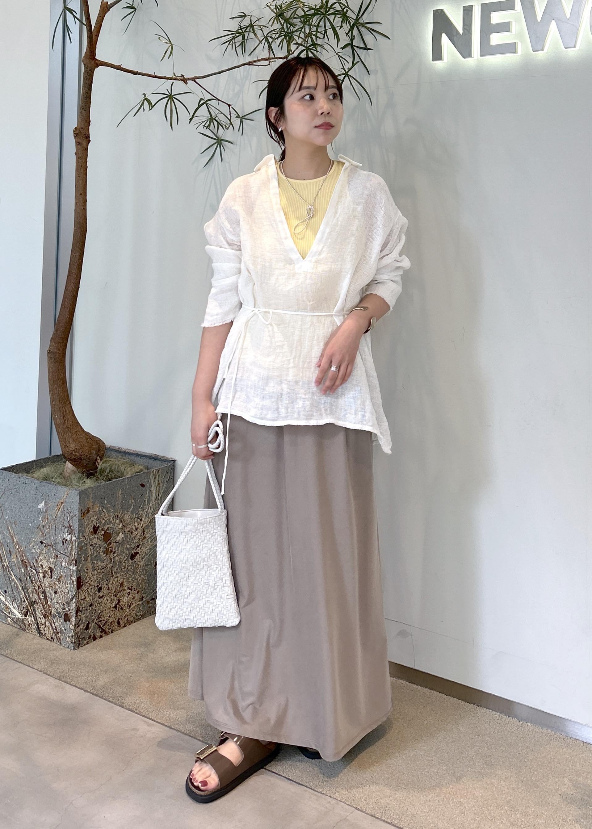 SALON adam et rope'のリネンカラミスキッパーシャツ / イージーケアを使ったコーディネートを紹介します。｜Rakuten Fashion(楽天ファッション／旧楽天ブランドアベニュー)7106499