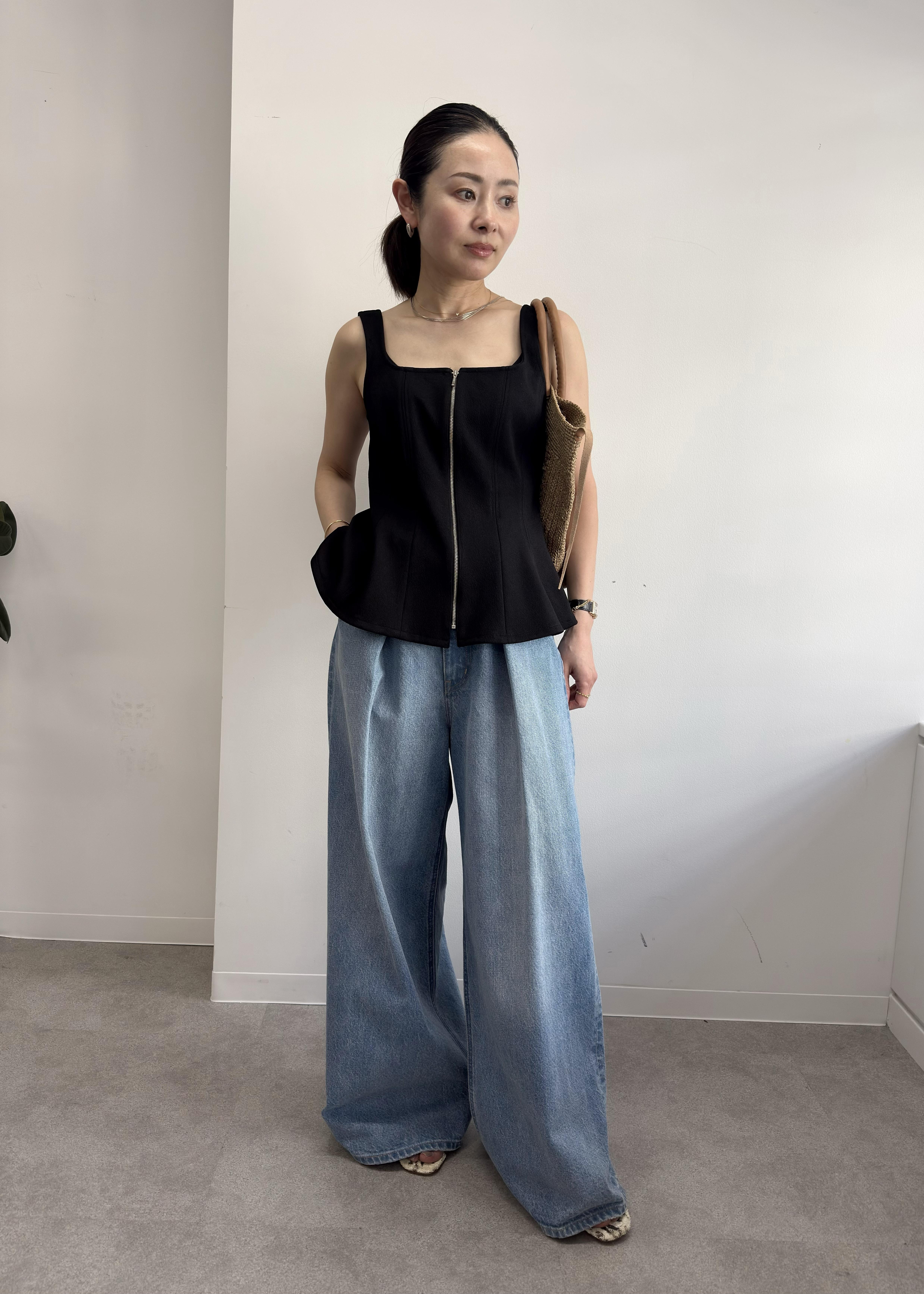 ROPE'の【WEB限定】フロントタックデニムパンツを使ったコーディネートを紹介します。｜Rakuten Fashion(楽天ファッション／旧楽天ブランドアベニュー)7122467